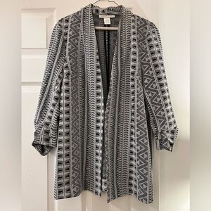 Large black and white pattern cardigan with synched sleeves! Perfect condition